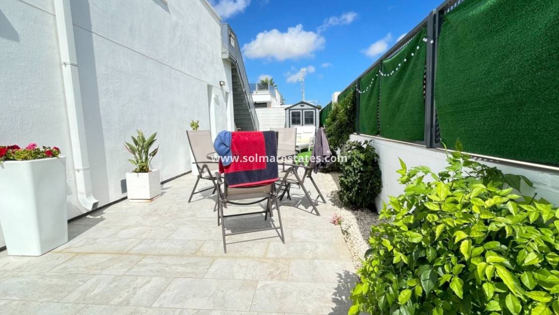 2 soverom Villa til salgs i Dona Pepa med svømmebasseng - € 369 000 (Ref: 9750868)