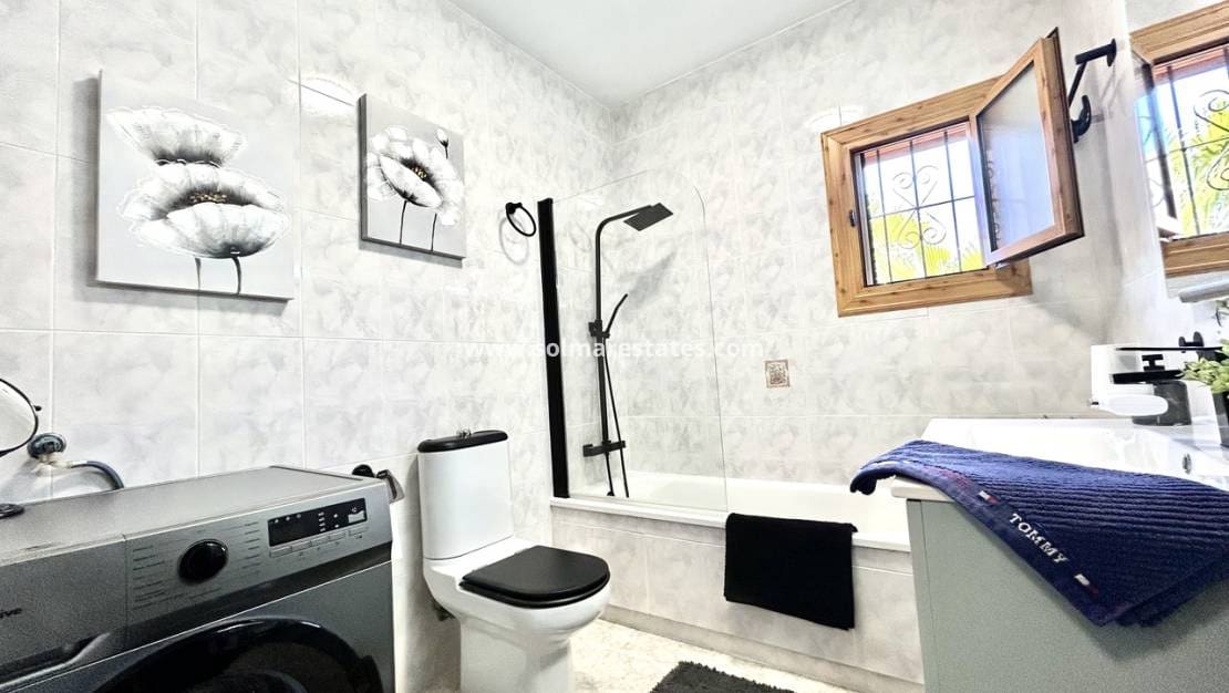 2 slaapkamer Huis te koop in Playa Flamenca met zwembad - € 259.000 (Ref: 9752359)