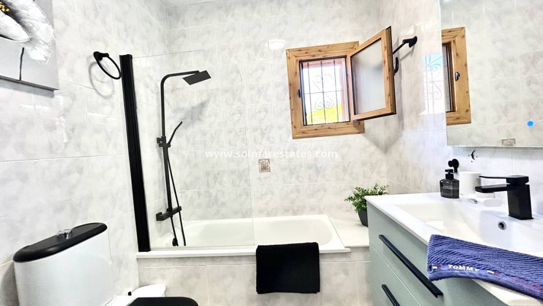 2 slaapkamer Huis te koop in Playa Flamenca met zwembad - € 259.000 (Ref: 9752359)