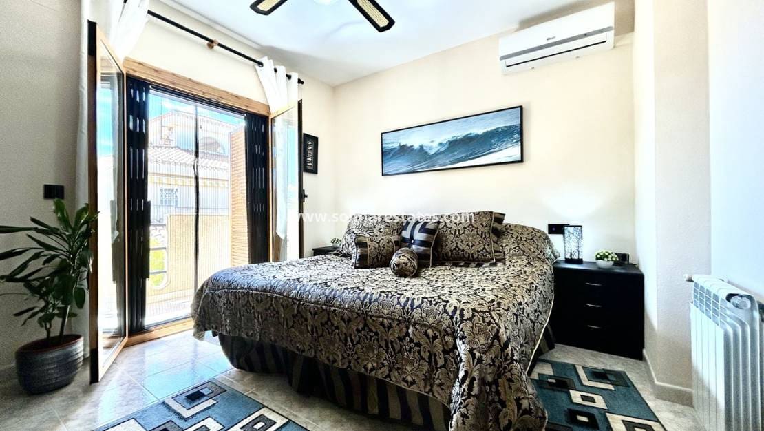 2 slaapkamer Huis te koop in Playa Flamenca met zwembad - € 259.000 (Ref: 9752359)