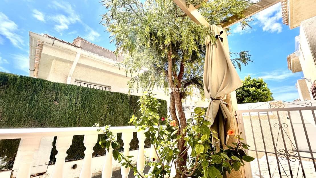 2 slaapkamer Huis te koop in Playa Flamenca met zwembad - € 259.000 (Ref: 9752359)