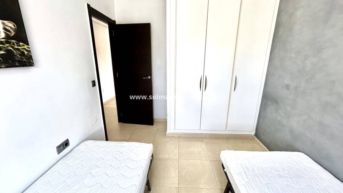 2 soveværelse Lejlighed til salg i Villamartin med swimmingpool - € 190.000 (Ref: 9752360)