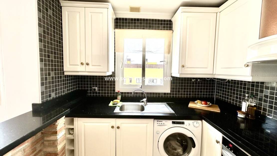 2 soveværelse Lejlighed til salg i Villamartin med swimmingpool - € 190.000 (Ref: 9752360)