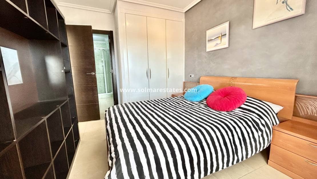 2 soveværelse Lejlighed til salg i Villamartin med swimmingpool - € 190.000 (Ref: 9752360)