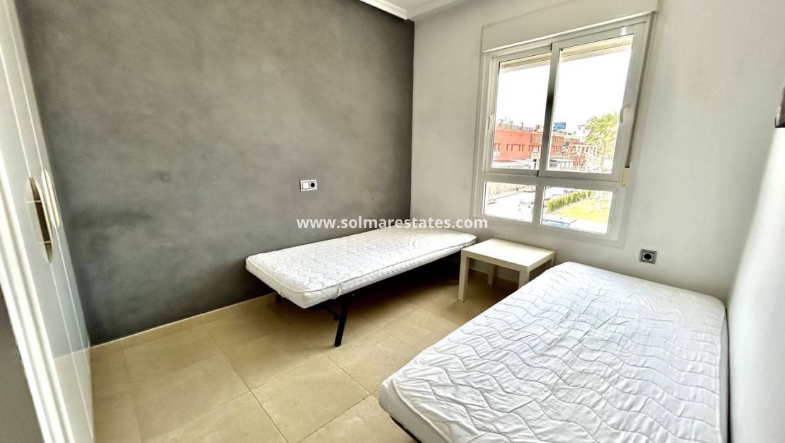 2 soveværelse Lejlighed til salg i Villamartin med swimmingpool - € 190.000 (Ref: 9752360)