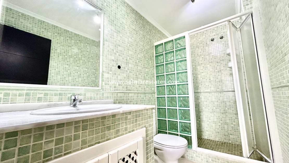 2 soveværelse Lejlighed til salg i Villamartin med swimmingpool - € 190.000 (Ref: 9752360)