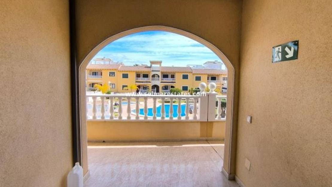 2 soveværelse Lejlighed til salg i Dona Pepa med swimmingpool - € 169.950 (Ref: 9752472)