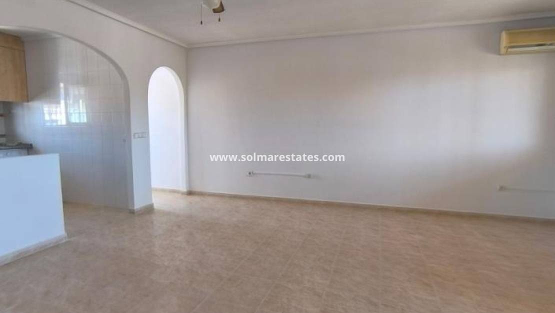 2 soveværelse Lejlighed til salg i Dona Pepa med swimmingpool - € 169.950 (Ref: 9752472)