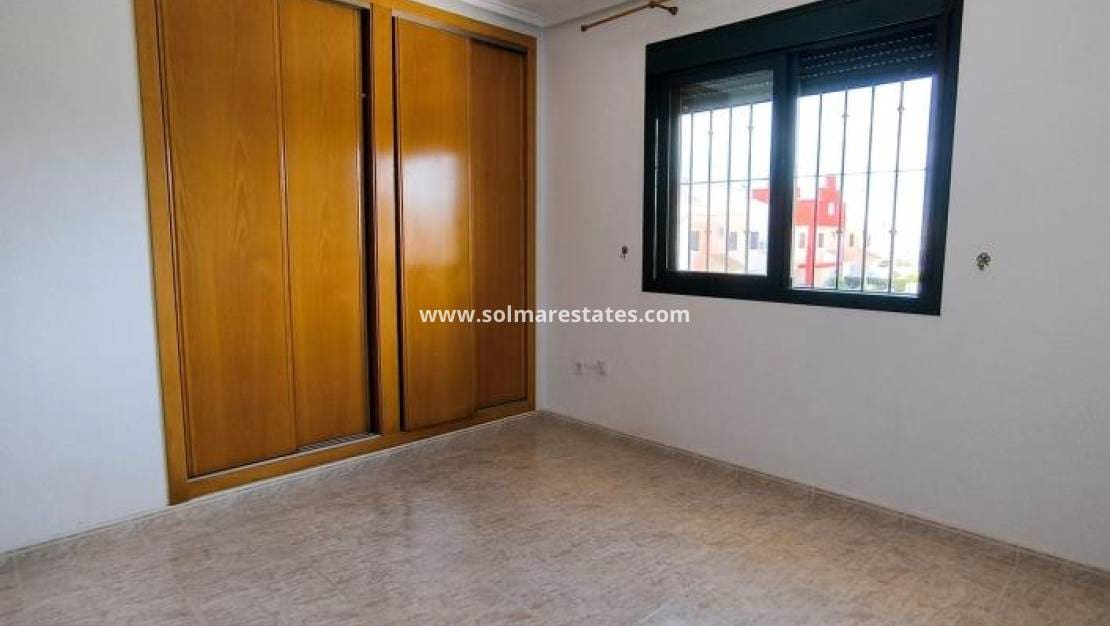 2 soveværelse Lejlighed til salg i Dona Pepa med swimmingpool - € 169.950 (Ref: 9752472)