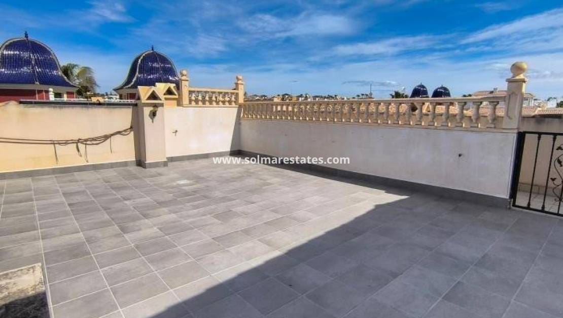 2 soveværelse Lejlighed til salg i Dona Pepa med swimmingpool - € 169.950 (Ref: 9752472)