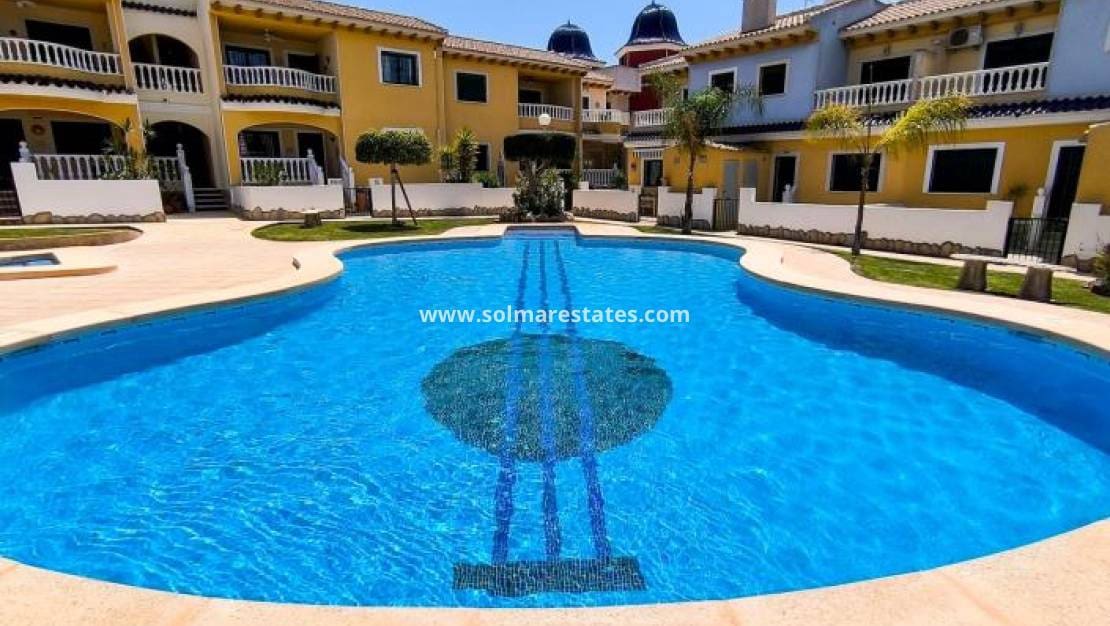 2 soveværelse Lejlighed til salg i Dona Pepa med swimmingpool - € 169.950 (Ref: 9752472)