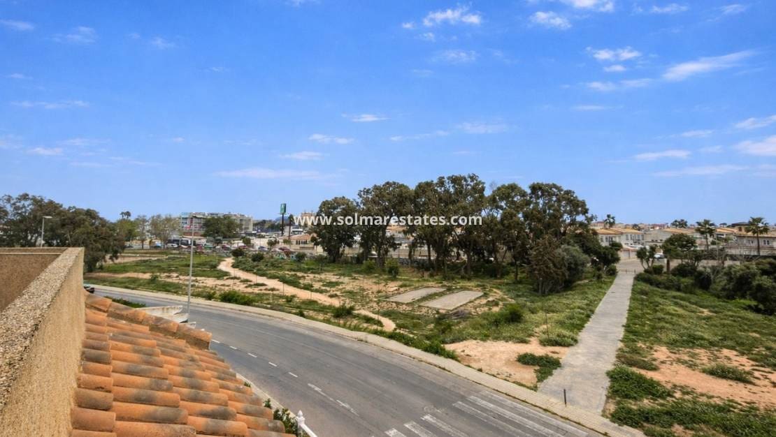 Casa de 3 habitaciones en Cabo Roig en venta con piscina - 220.000 € (Ref: 9769076)