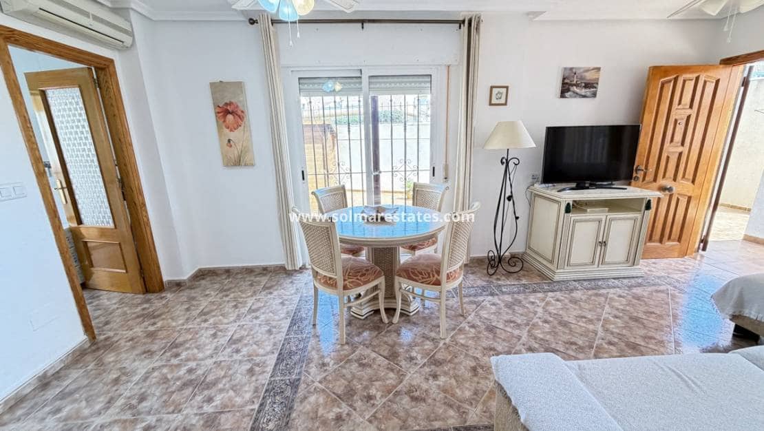 2 Zimmer Apartment zu verkaufen in La Zenia mit Pool - 199.999 € (Ref: 9771818)