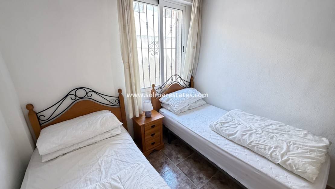 2 Zimmer Apartment zu verkaufen in La Zenia mit Pool - 199.999 € (Ref: 9771818)