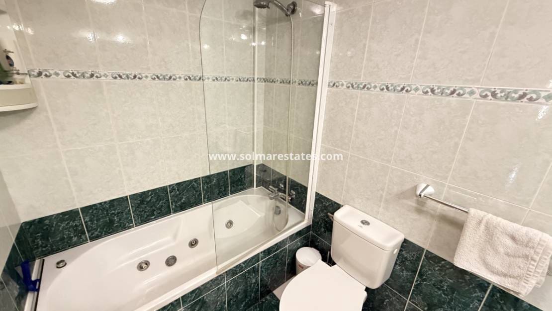 2 Zimmer Apartment zu verkaufen in La Zenia mit Pool - 199.999 € (Ref: 9771818)