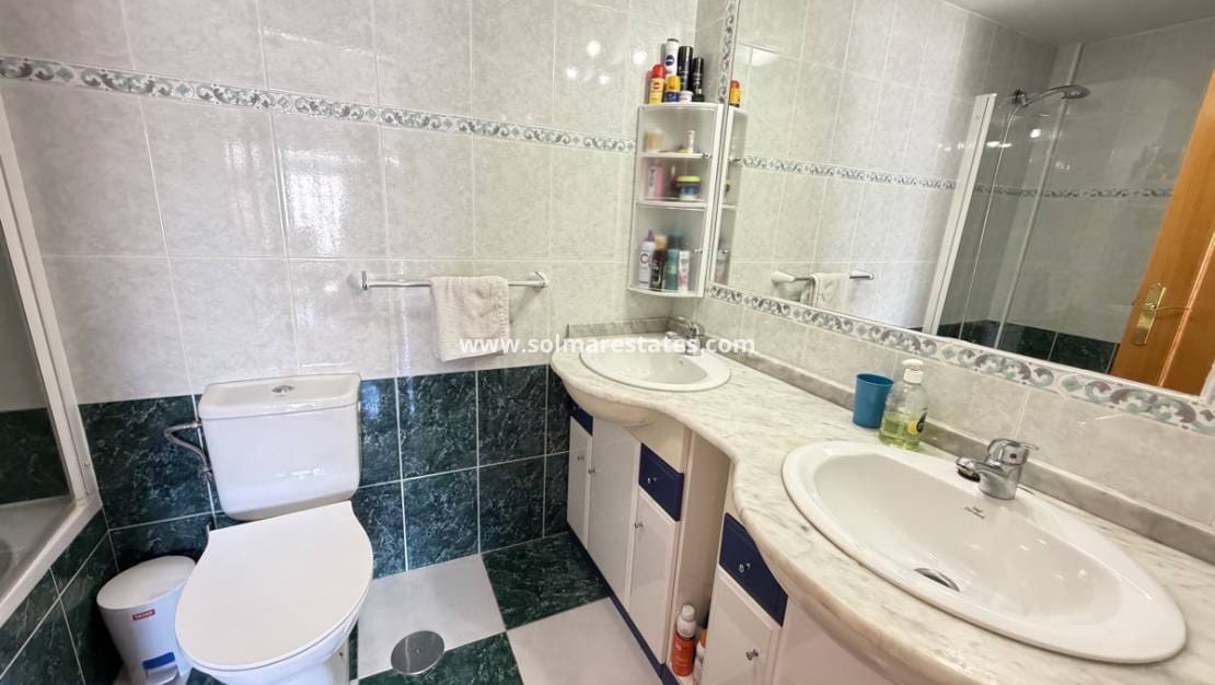 2 Zimmer Apartment zu verkaufen in La Zenia mit Pool - 199.999 € (Ref: 9771818)