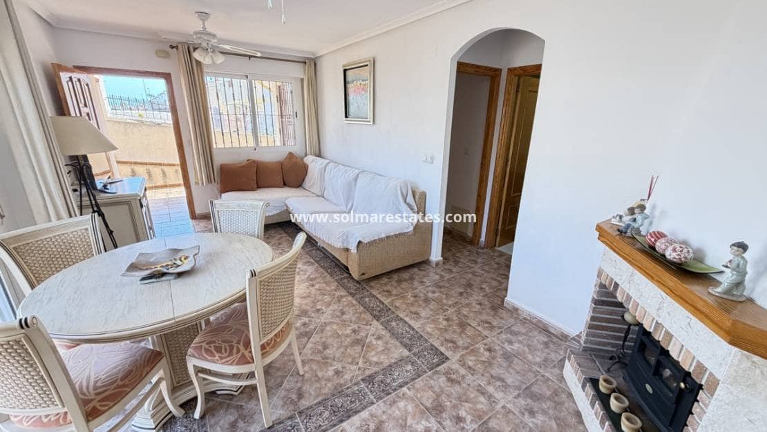 2 Zimmer Apartment zu verkaufen in La Zenia mit Pool - 199.999 € (Ref: 9771818)