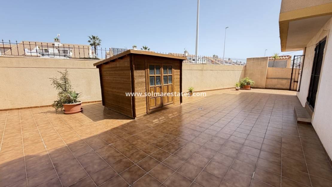 2 Zimmer Apartment zu verkaufen in La Zenia mit Pool - 199.999 € (Ref: 9771818)