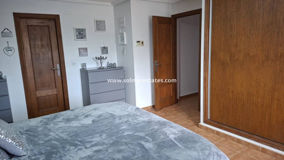 5 soveværelse Villa til salg i Catral med swimmingpool - € 449.995 (Ref: 9772439)