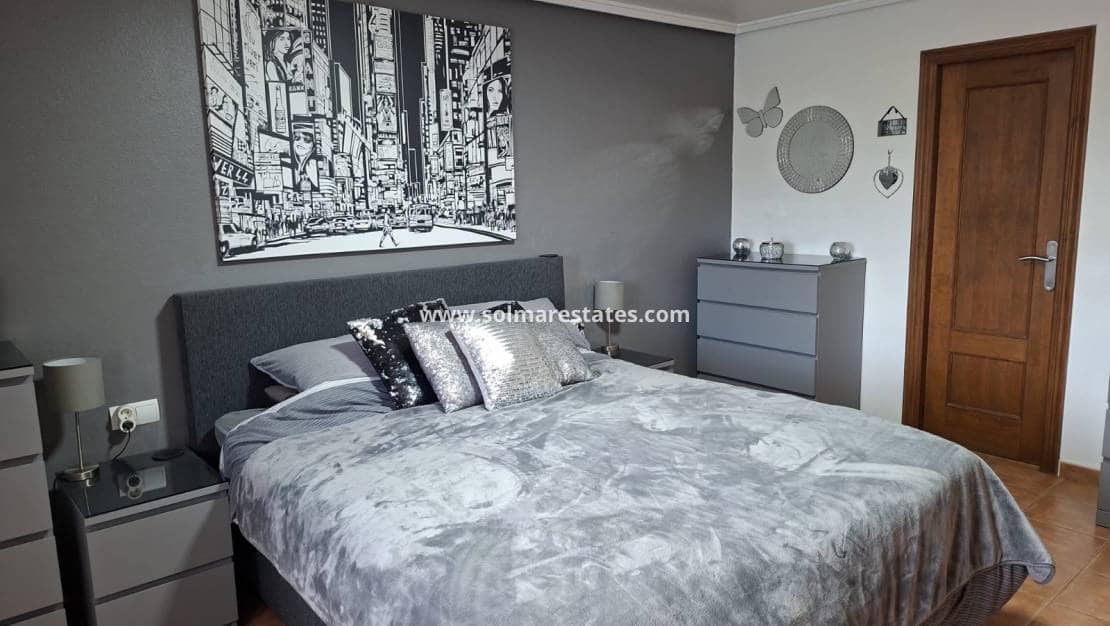 5 soveværelse Villa til salg i Catral med swimmingpool - € 449.995 (Ref: 9772439)