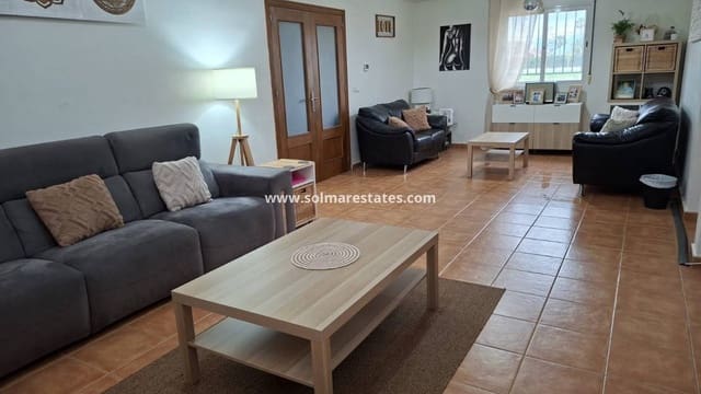 5 soveværelse Villa til salg i Catral med swimmingpool - € 449.995 (Ref: 9772439)