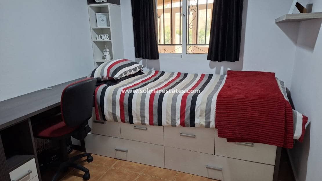 5 soveværelse Villa til salg i Catral med swimmingpool - € 449.995 (Ref: 9772439)