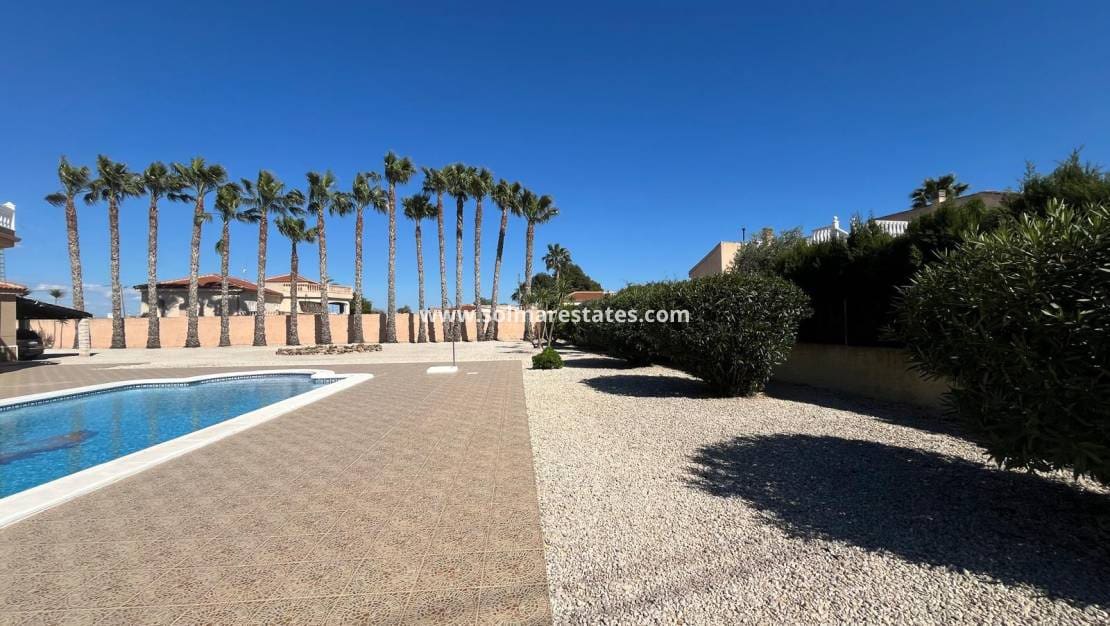 5 soveværelse Villa til salg i Catral med swimmingpool - € 449.995 (Ref: 9772439)