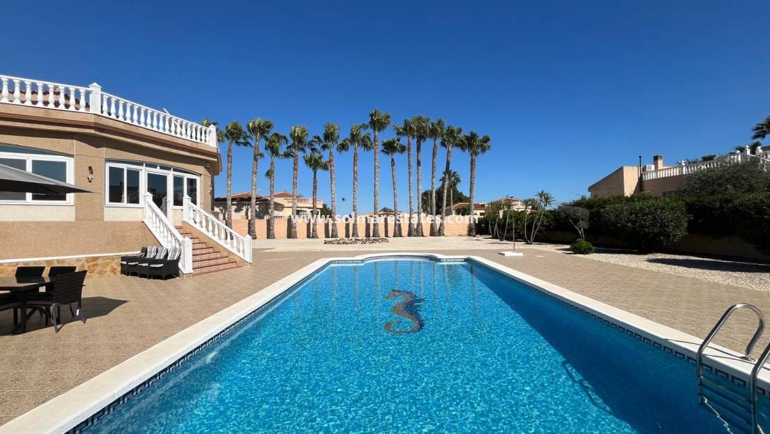 5 soveværelse Villa til salg i Catral med swimmingpool - € 449.995 (Ref: 9772439)