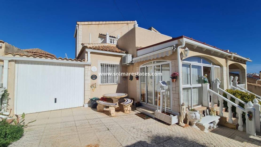 3 camera da letto Villetta Bifamiliare in vendita in Villamartin con piscina - 198.000 € (Rif: 9775887)