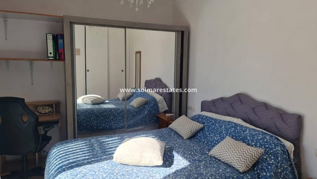 3 camera da letto Villetta Bifamiliare in vendita in Villamartin con piscina - 198.000 € (Rif: 9775887)