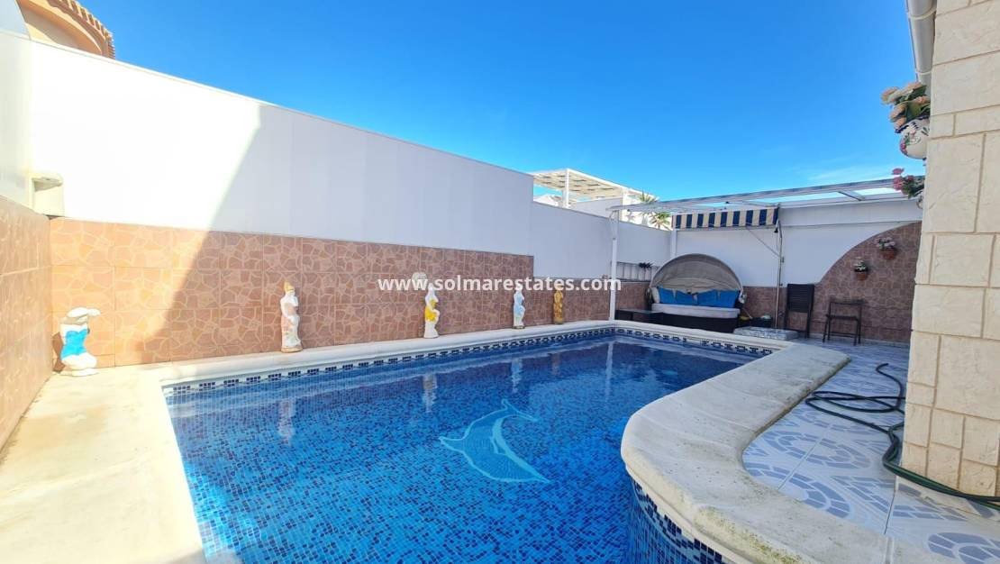 3 camera da letto Villetta Bifamiliare in vendita in Villamartin con piscina - 198.000 € (Rif: 9775887)