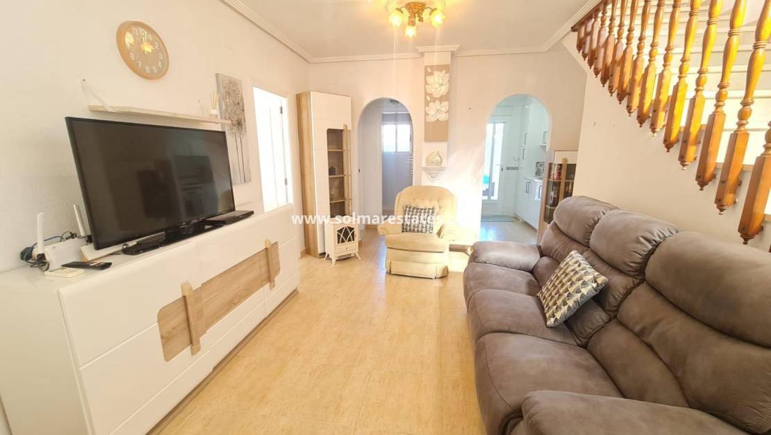 3 camera da letto Villetta Bifamiliare in vendita in Villamartin con piscina - 198.000 € (Rif: 9775887)