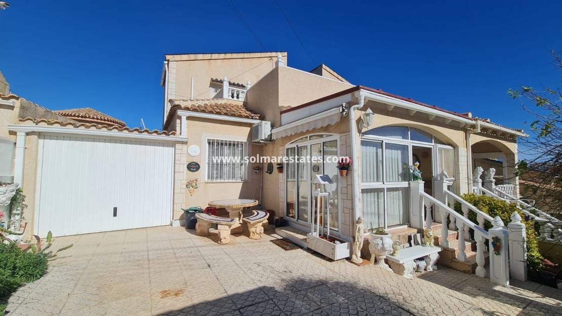 3 camera da letto Villetta Bifamiliare in vendita in Villamartin con piscina - 198.000 € (Rif: 9775887)