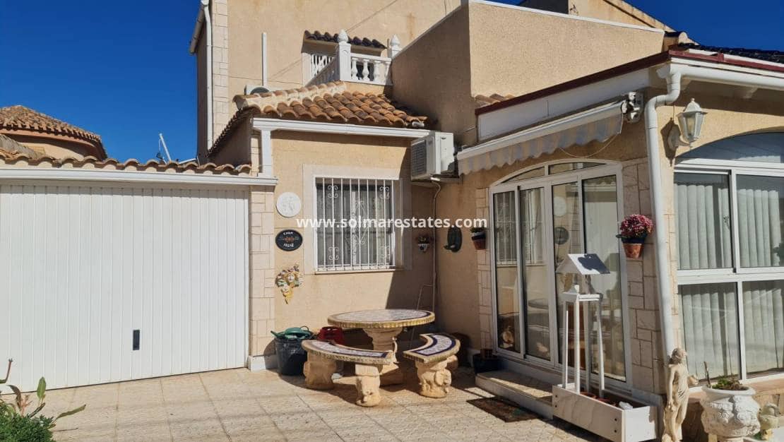 3 camera da letto Villetta Bifamiliare in vendita in Villamartin con piscina - 198.000 € (Rif: 9775887)