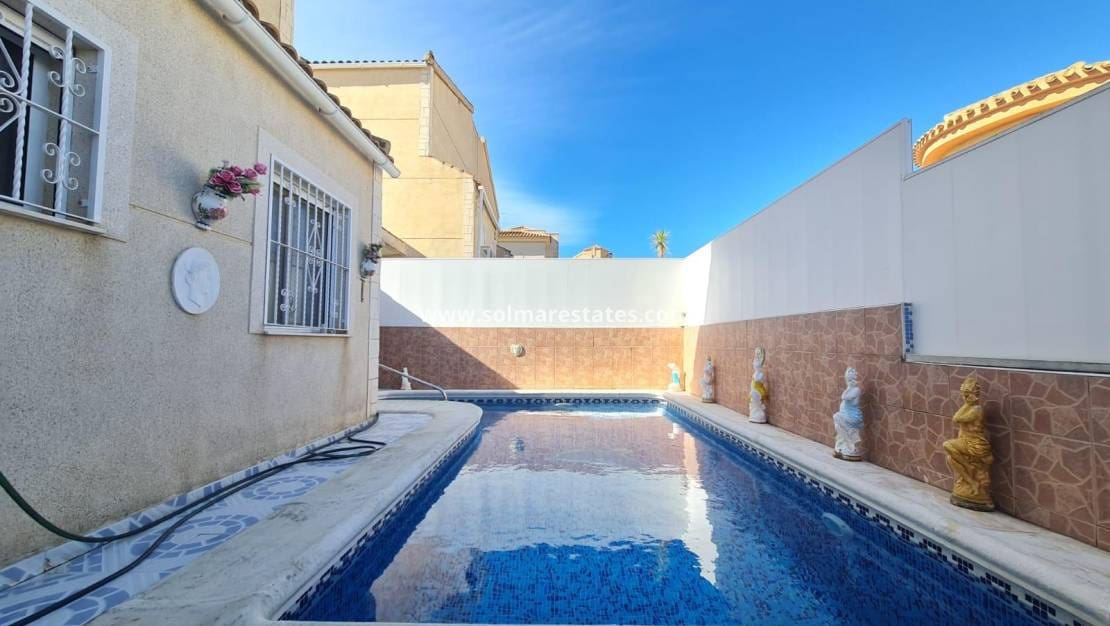 3 camera da letto Villetta Bifamiliare in vendita in Villamartin con piscina - 198.000 € (Rif: 9775887)