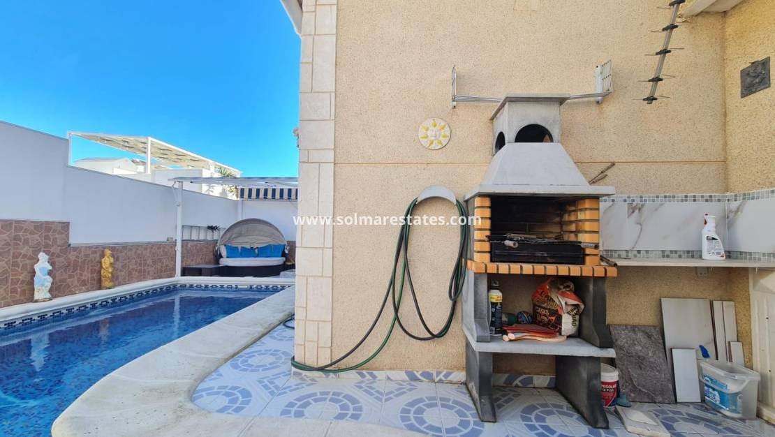 3 camera da letto Villetta Bifamiliare in vendita in Villamartin con piscina - 198.000 € (Rif: 9775887)