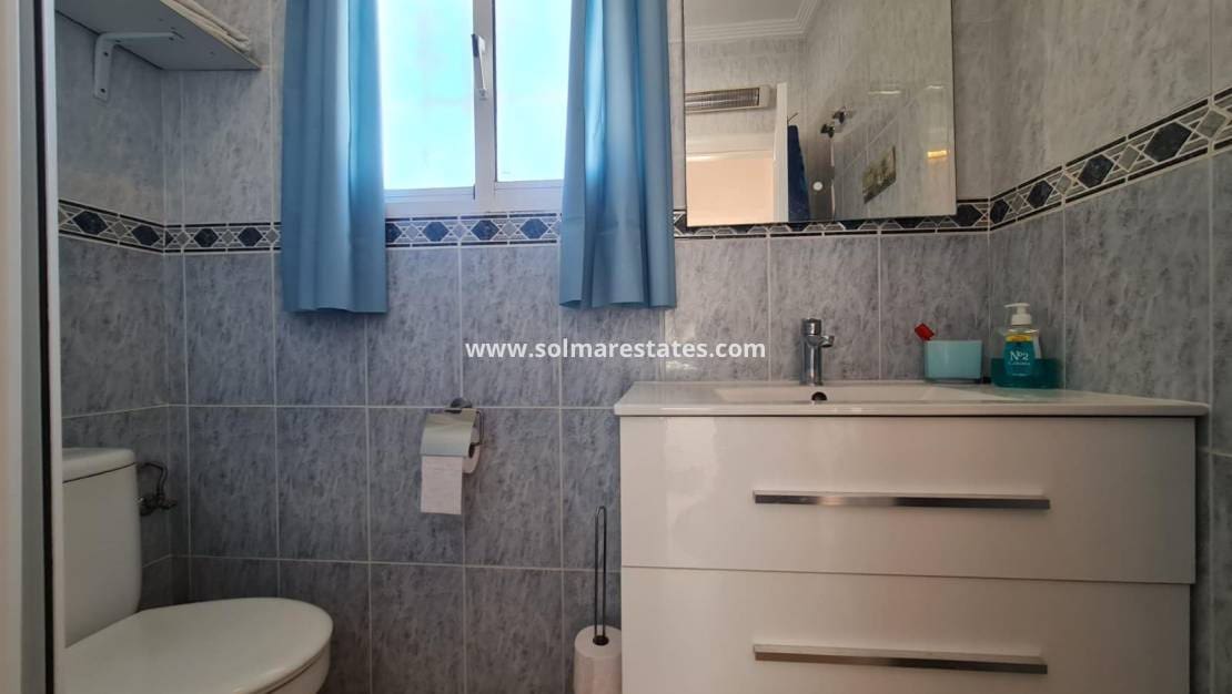 3 camera da letto Villetta Bifamiliare in vendita in Villamartin con piscina - 198.000 € (Rif: 9775887)