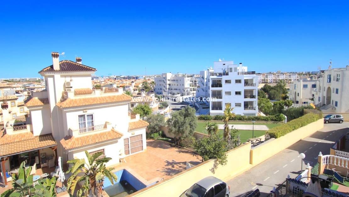 3 bedroom Apartment for sale in La Zenia with pool - € 185,000 (Ref: 9776901)
