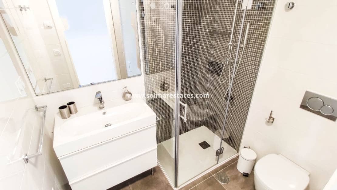 2 chambre Appartement à vendre à Punta Prima avec piscine - 599 000 € (Ref: 9776903)