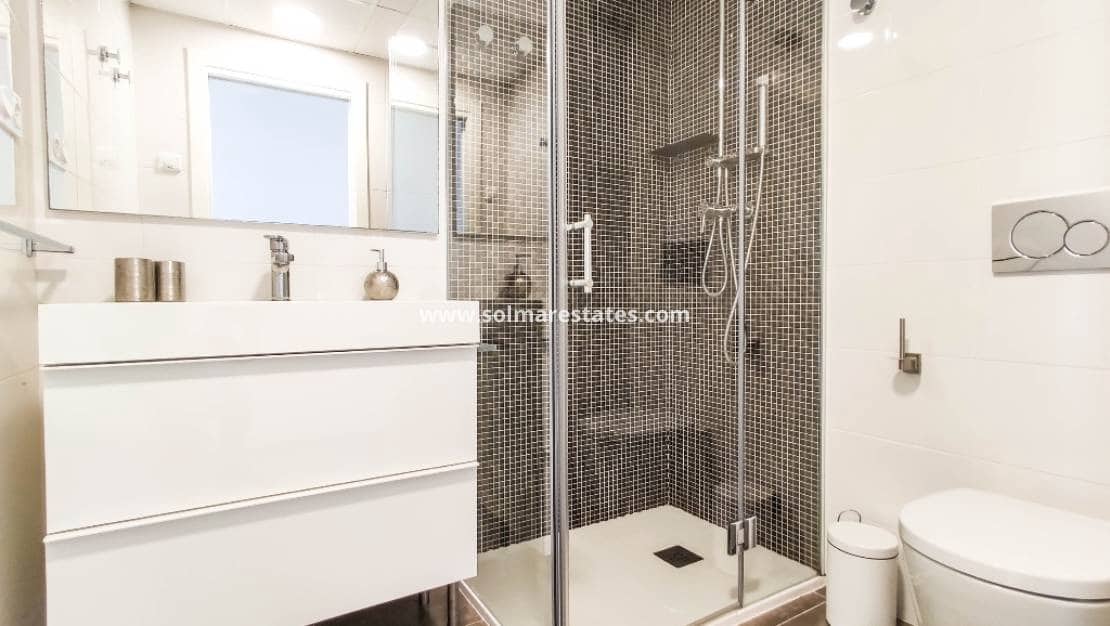 2 chambre Appartement à vendre à Punta Prima avec piscine - 599 000 € (Ref: 9776903)