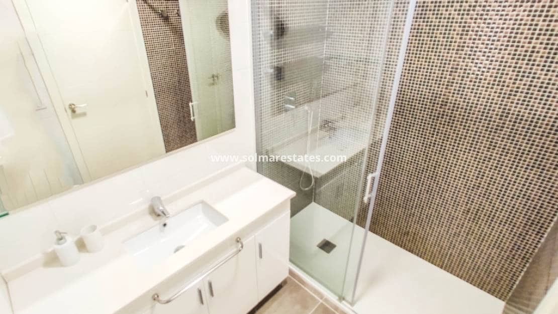 2 chambre Appartement à vendre à Punta Prima avec piscine - 599 000 € (Ref: 9776903)