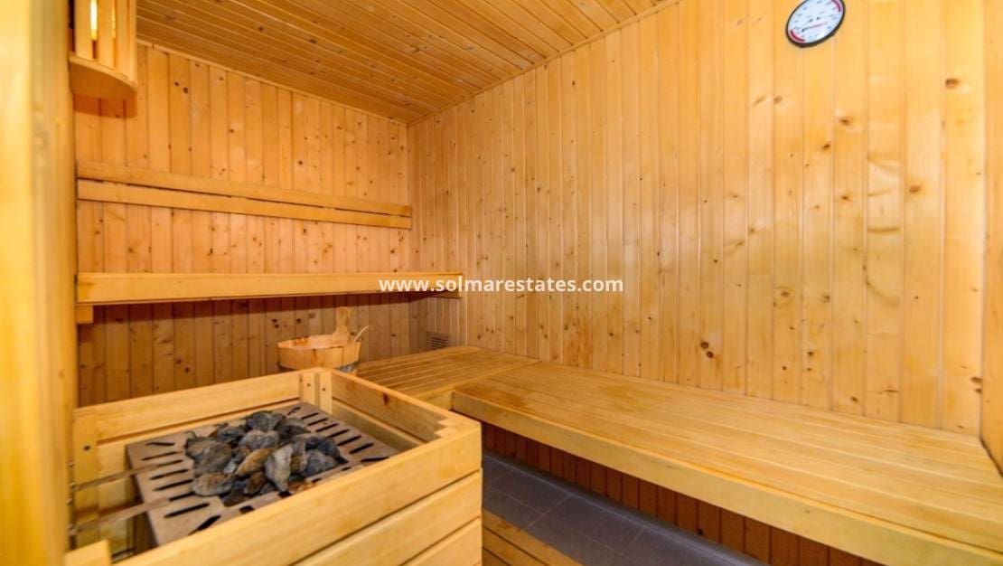 2 chambre Appartement à vendre à Punta Prima avec piscine - 599 000 € (Ref: 9776903)