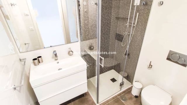 2 chambre Appartement à vendre à Punta Prima, Torrevieja avec piscine - 599 000 € (Ref: 9776903)