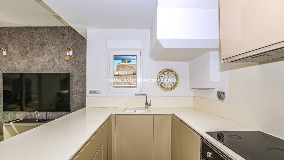 3 soveværelse Villa til salg i Dona Pepa med swimmingpool - € 550.000 (Ref: 9776904)