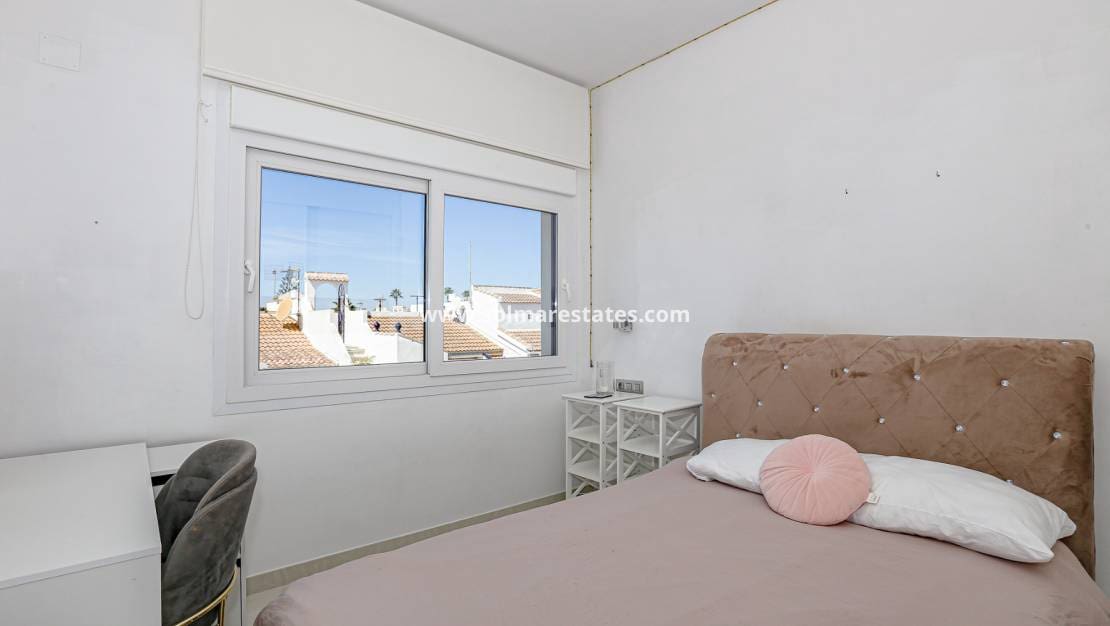 3 soveværelse Villa til salg i Dona Pepa med swimmingpool - € 550.000 (Ref: 9776904)