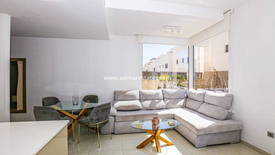 3 soveværelse Villa til salg i Dona Pepa med swimmingpool - € 550.000 (Ref: 9776904)