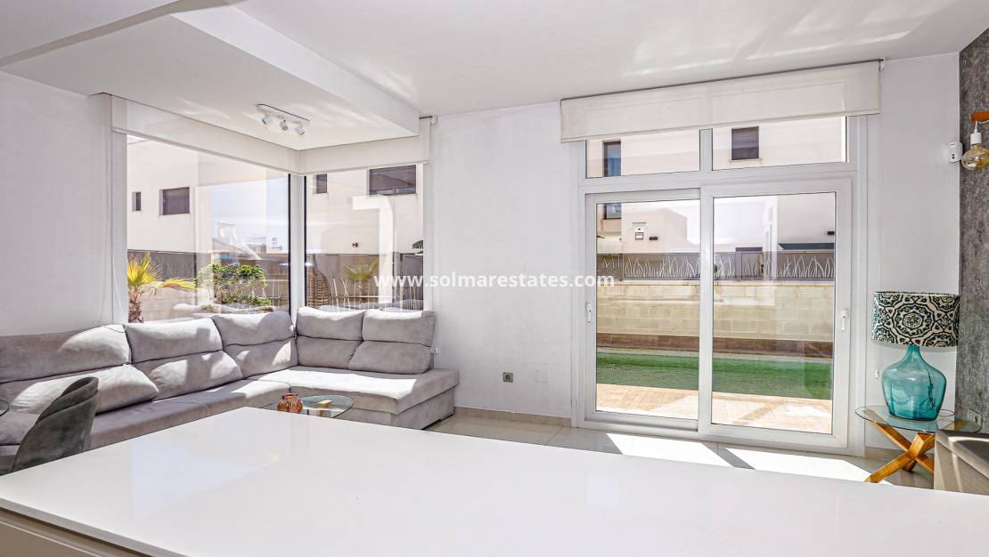 3 soveværelse Villa til salg i Dona Pepa med swimmingpool - € 550.000 (Ref: 9776904)