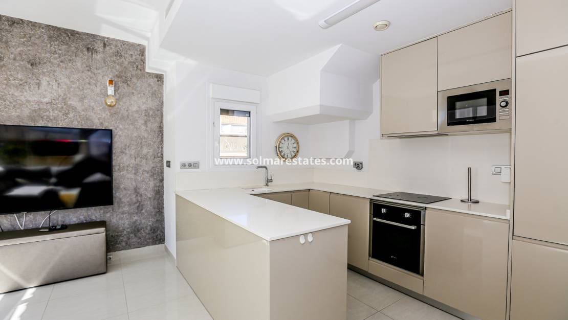 3 soveværelse Villa til salg i Dona Pepa med swimmingpool - € 550.000 (Ref: 9776904)