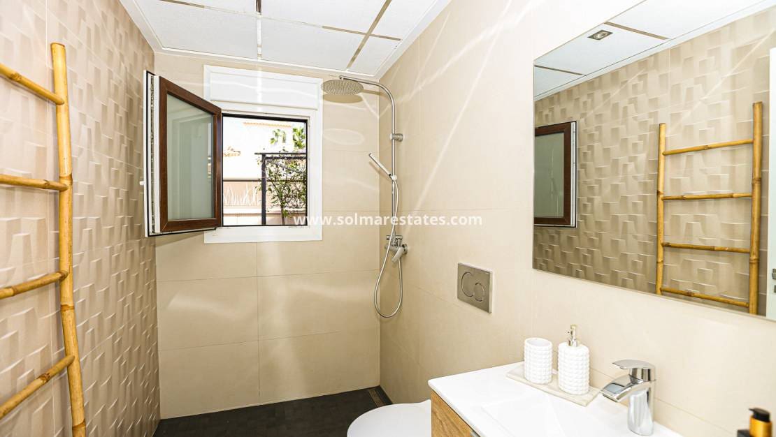 3 soveværelse Villa til salg i Dona Pepa med swimmingpool - € 550.000 (Ref: 9776904)