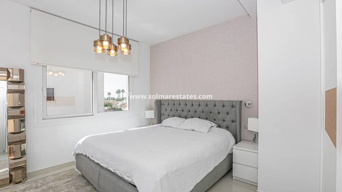 3 soveværelse Villa til salg i Dona Pepa med swimmingpool - € 550.000 (Ref: 9776904)